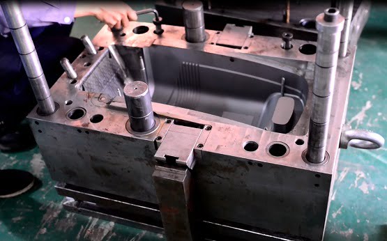 large plastic injection mold tool