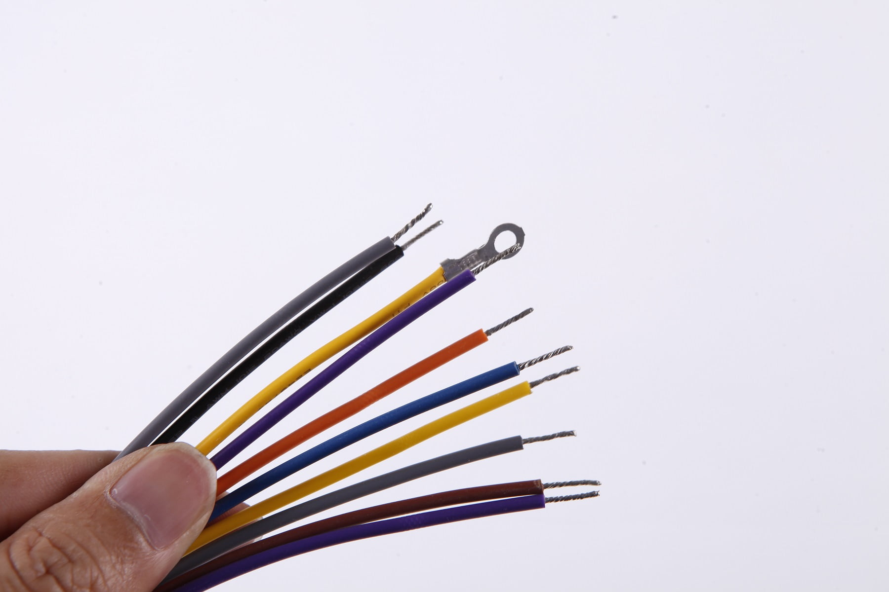 What Is A Cable Assembly, The Process, and 5 Common Cable Assemblies | QL- Custom.com | Custom Over molding Cable Wire Harness Manufacturer