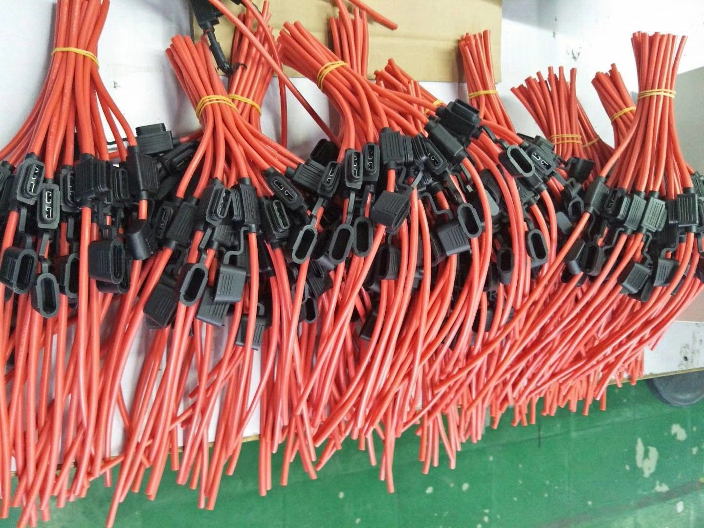 Silicone wire with inline fuse holder