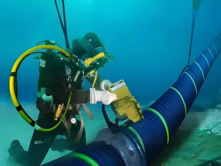 High-power water jets fluidize the seabed
