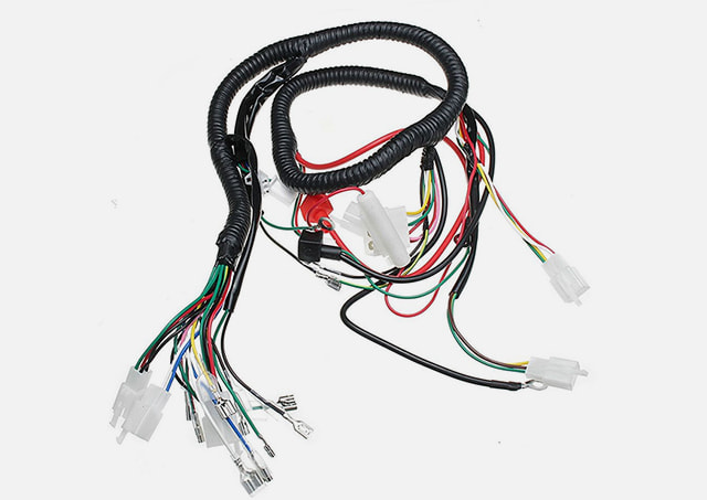 Internal electronic wire harness with fine-pitch connectors